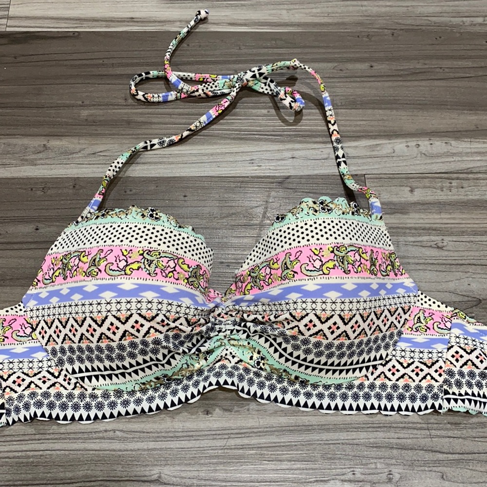 VS push up swim top. Size: 34B